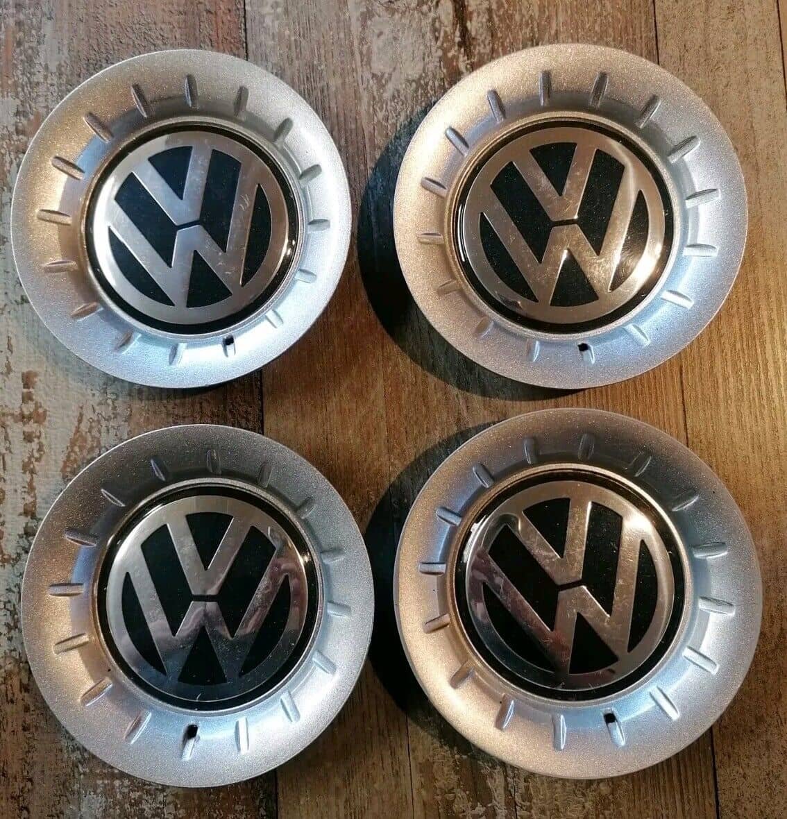 4X Volkswagen Nabendeckel Radkappen C7018K142